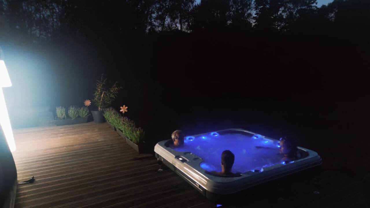 Villa Adurbuy Avec Jacuzzi Ngoại thất bức ảnh